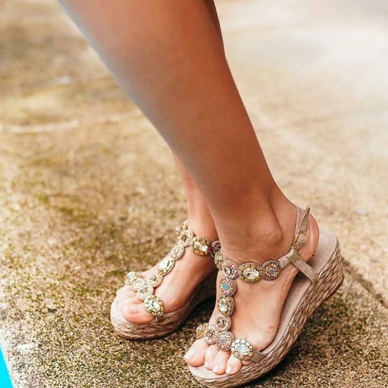 In love con las sandalias de pedrer&iacute;a M&aacute;s modelos en www.font 