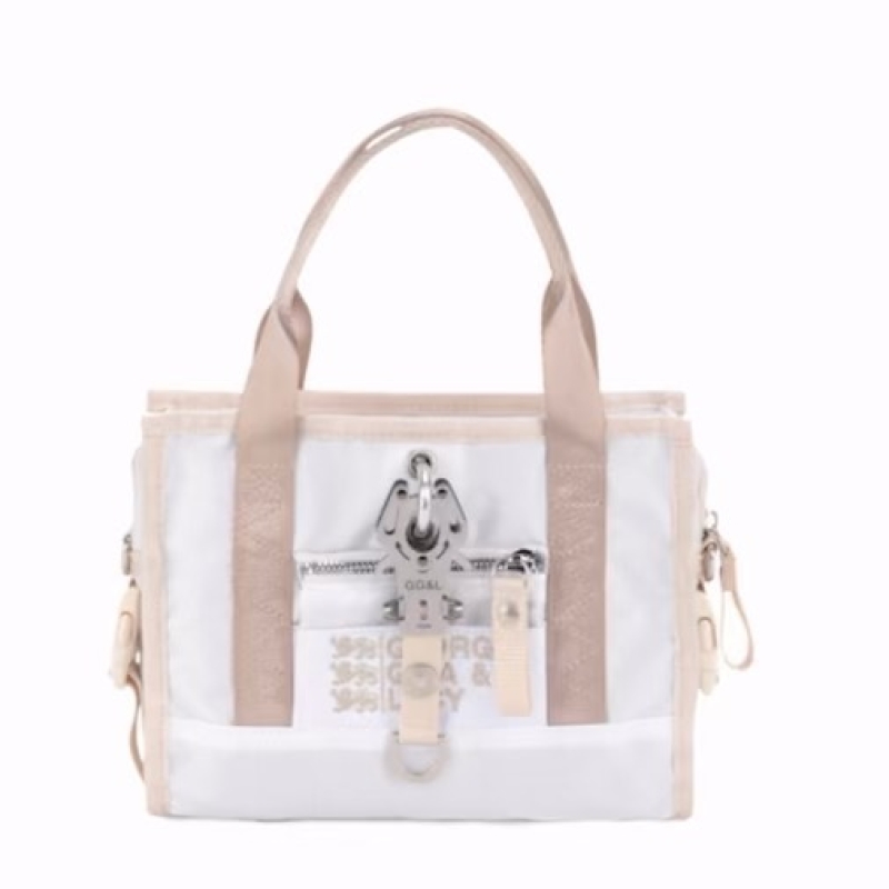 In love con los nuevos bolsos de #georgeginalucy Colores disponibles: Gris 