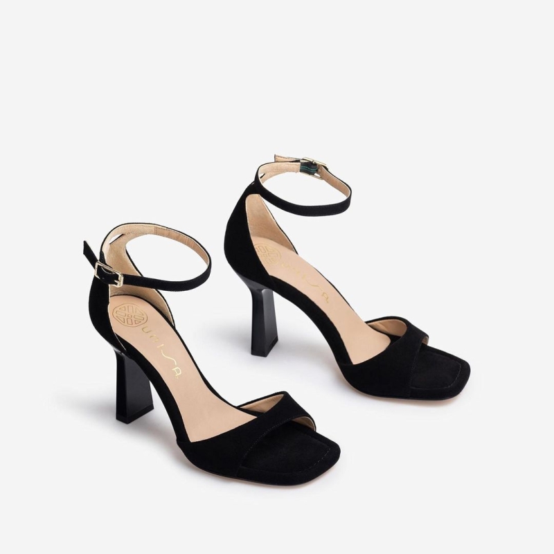 Los basicos nunca fallan #black #newcollection #sandalias #tacones #v 