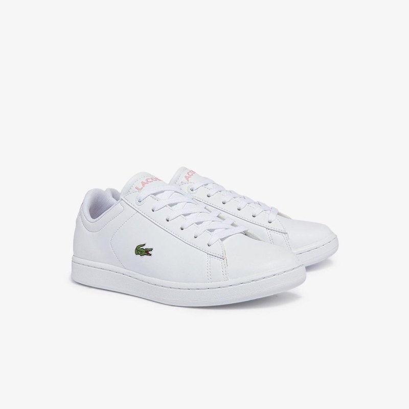 Un básico que nunca falla Las #sneakers blancas vienen pisando fuerte 