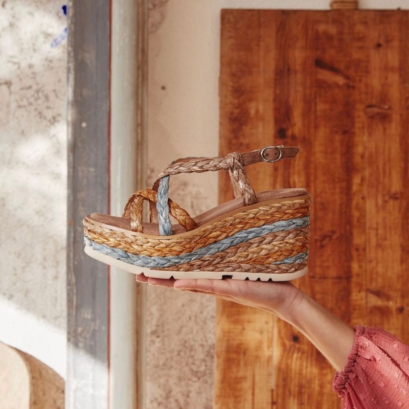 Cuñas de rafia multicolorLo último en tendencias 