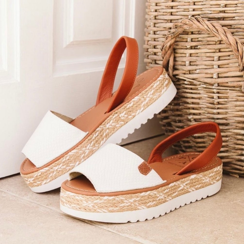 Menorquinas con plataforma disponibles en 3 colores Corre que vuelan! 