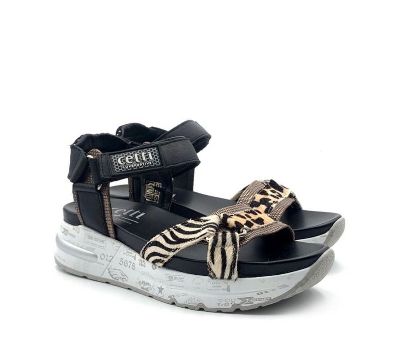 Hoy os presentamos nuestras sandalias deportivas con animal printFeliz Lune 
