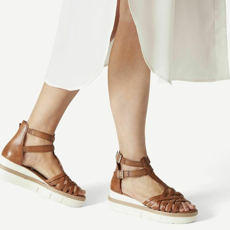 Sandalias en color cuero con la cuña perfecta para el día a d&iacu 