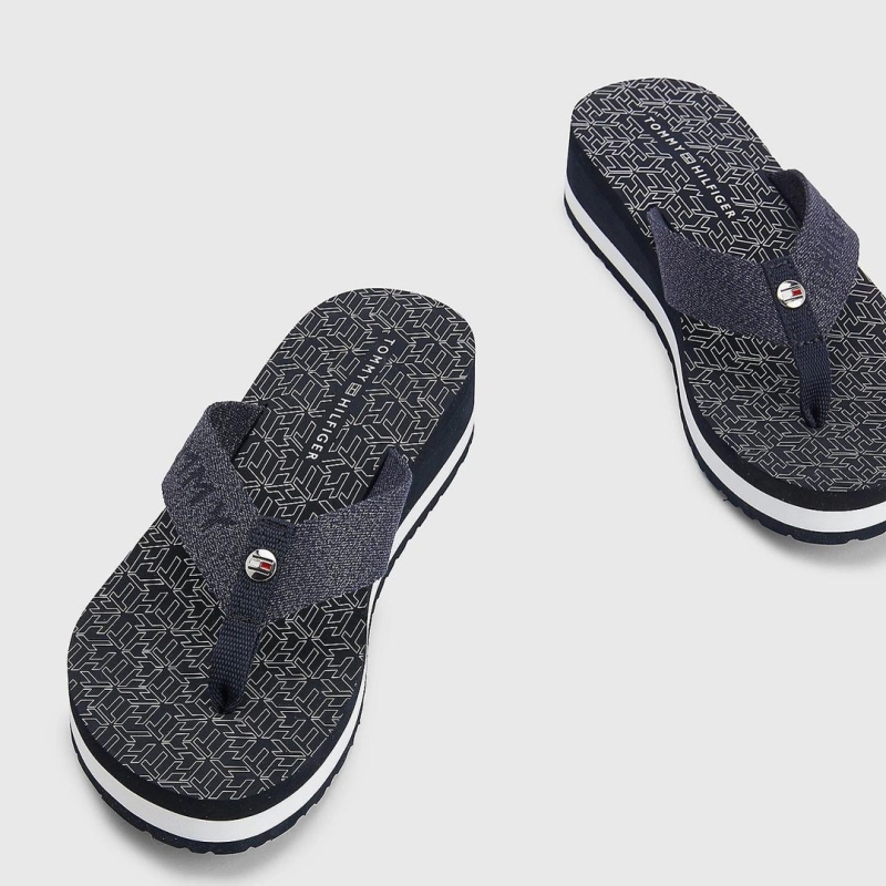 No nos pueden faltar las chanclas de #tommy en verano www.fontpell. 