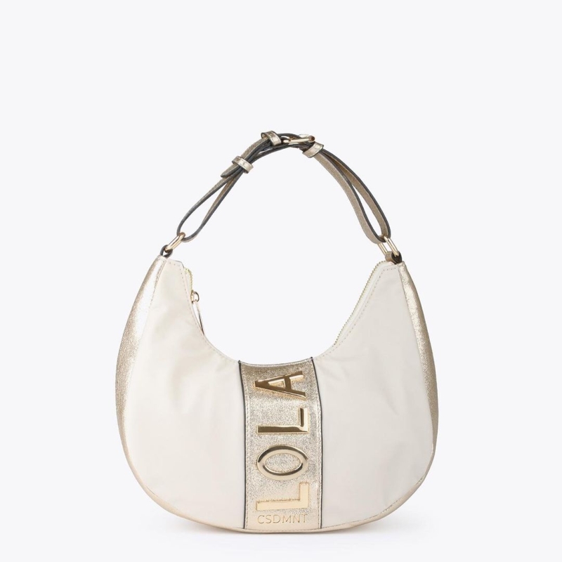 Nos encanta el dorado en todas sus versiones Y este bolso de #lolacasademunt nos 