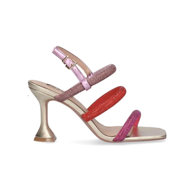 Ahora puedes encontrar sandalias con pedrería ideales para tus eventos de este 