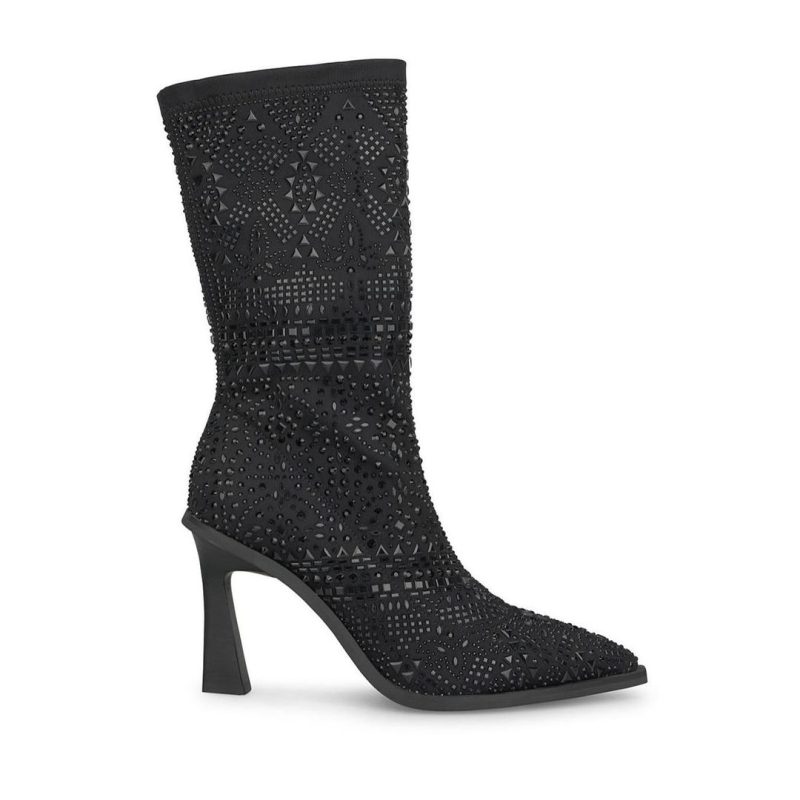 Estamos enamoradas de este botín con brillos Más modelos en tiendas y Online w 