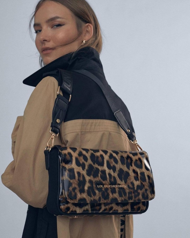 Estamos enamoradas de la nueva colección de bolsos con #animalprint de Lola Cas 